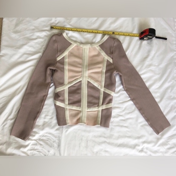 EUC 90’s beautiful Bebe thick multicolored zip up vneck long sleeve top. - Picture 2 of 7